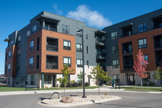 Oak Ridge at University Park Senior Apartments in Madison, WI - Building Photo - Building Photo