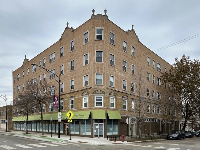 property at 1544 W Glenlake Ave