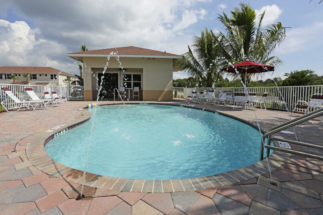 Mirage Bay Luxury Apartments in Ft. Myers, FL - Foto de edificio