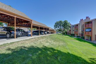 Riva Ridge Apartments in Lakewood, CO - Building Photo - Building Photo