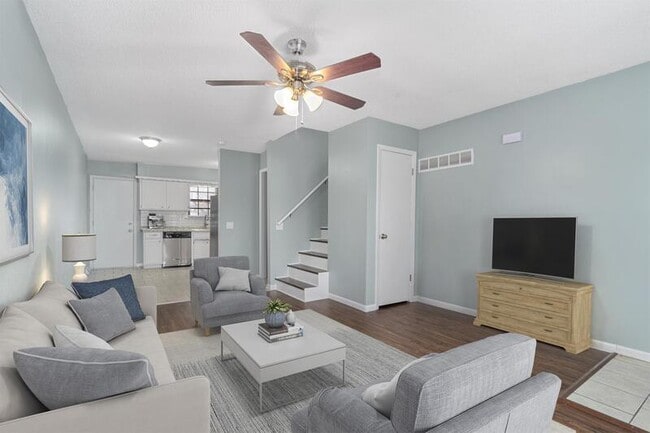 property at 616 E Johnston St
