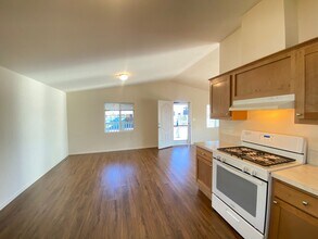 404 Bejay Ave in Santa Rosa, CA - Building Photo - Building Photo