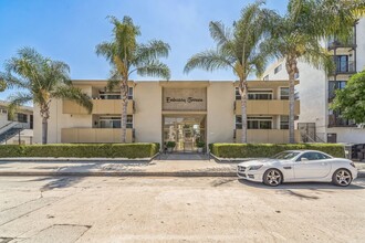 Embassy Terrace in North Hollywood, CA - Foto de edificio - Building Photo