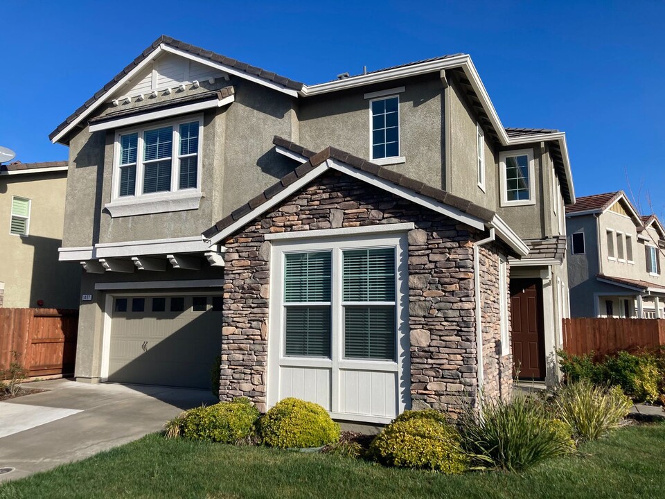 1407 Forsythia Dr in Rocklin, CA - Building Photo