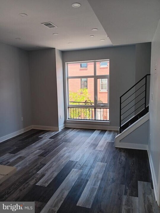 1328 S 6th St in Philadelphia, PA - Building Photo