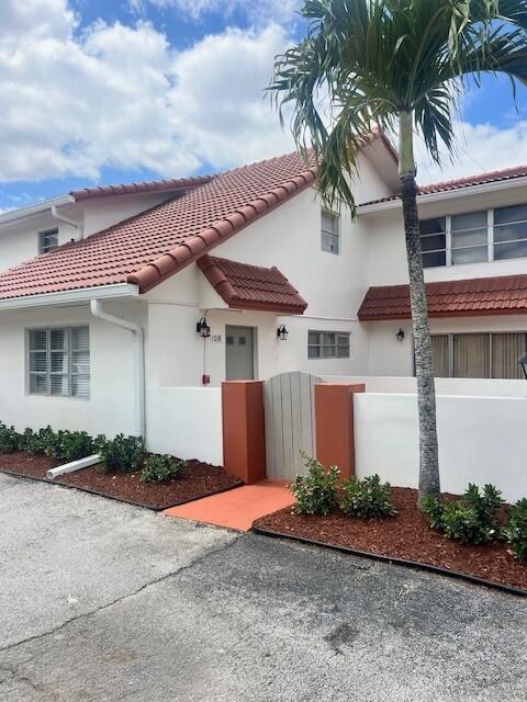 3200 Coral Springs Dr in Coral Springs, FL - Building Photo