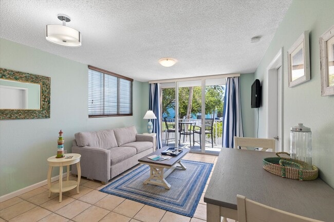property at 3930 S Roosevelt Blvd