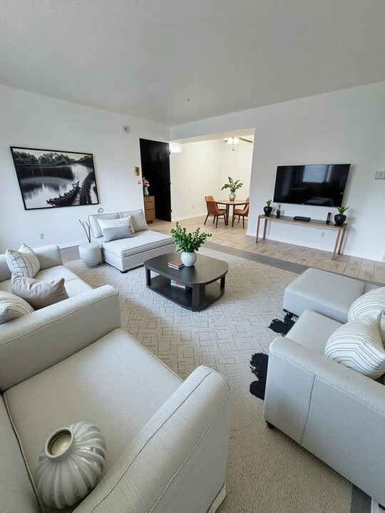 1306 W Michigan Ave, Unit 02 in Battle Creek, MI - Building Photo