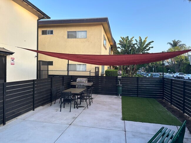 13804 Moorpark St, Unit 13804 Unit A in Los Angeles, CA - Building Photo - Building Photo