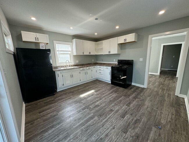 property at 324 Hillcrest Ave