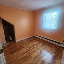 76 E Shore Rd in Holbrook, MA - Building Photo - Building Photo
