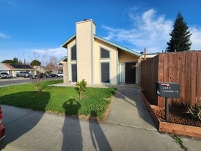 1376 Eaglerock Pl in Woodland, CA - Building Photo - Building Photo