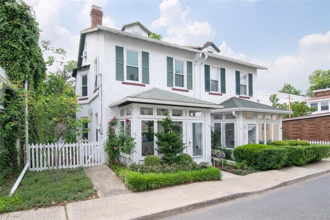 property at 12 Grinnell St