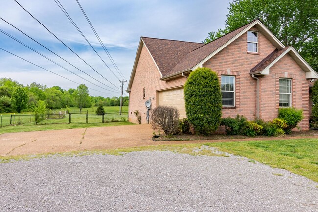 631 Trousdale Ferry Pike in Lebanon, TN - Building Photo - Building Photo