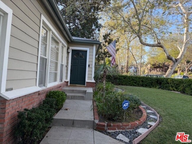 1386 La Loma Rd in Pasadena, CA - Building Photo - Building Photo