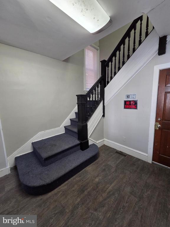 property at 604 W 20th St