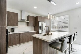 11437 NW 76th Terrace in Medley, FL - Building Photo - Building Photo