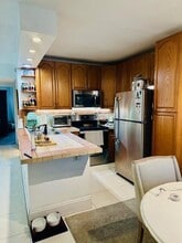 1150 NW 30th Ct, Unit 203 in Wilton Manors, FL - Building Photo - Building Photo