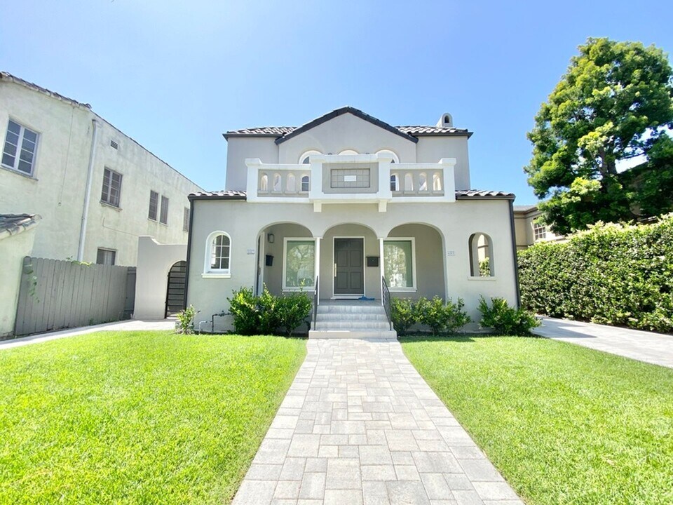 807-809 Croft Ave in Los Angeles, CA - Building Photo