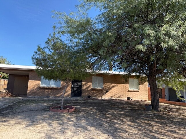 property at 7560 N Rae Ave