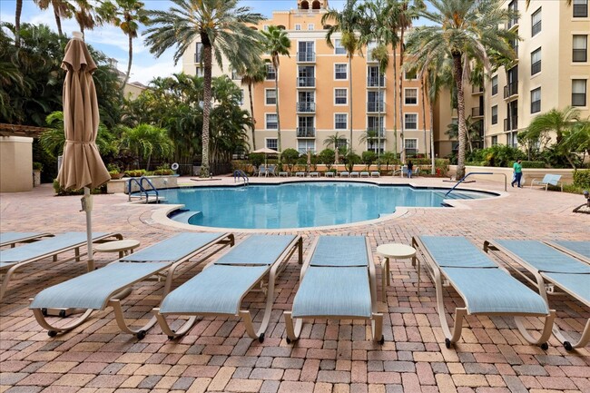 651 Okeechobee Blvd, Unit Penthouse 1106 11th Floor in West Palm Beach, FL - Foto de edificio - Building Photo