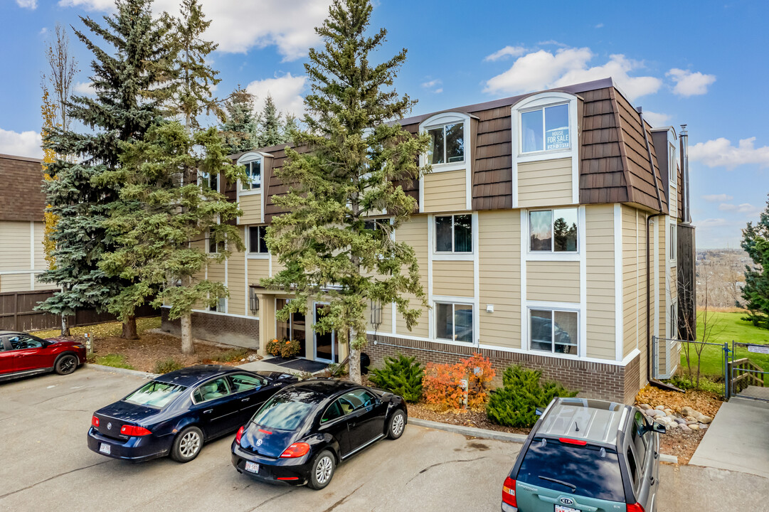 504-508 Cedar Cres SW in Calgary, AB - Building Photo