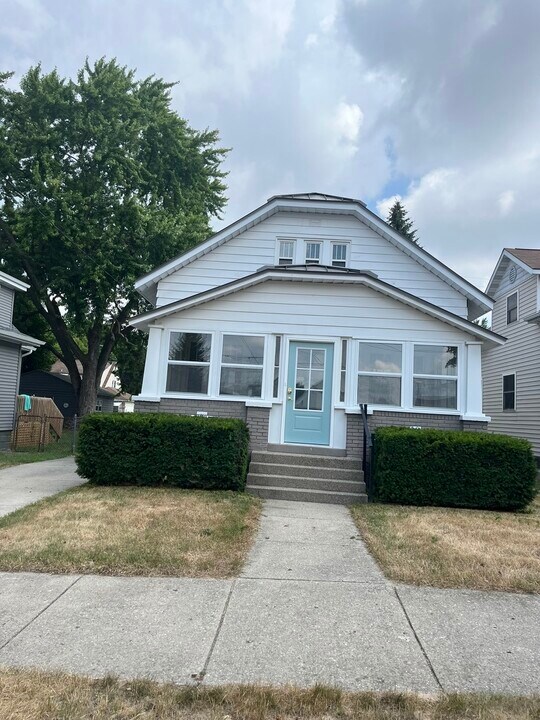 1031 Veto St NW in Grand Rapids, MI - Foto de edificio