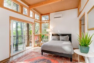 5323 Downs Dr in Austin, TX - Building Photo