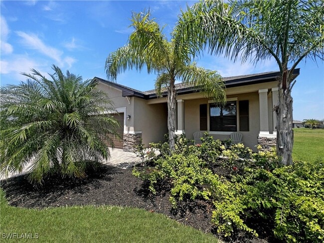 14616 Monrovia Ln in Ft. Myers, FL - Foto de edificio - Building Photo