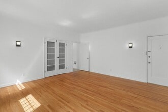 6282 Commodore Sloat Dr in Los Angeles, CA - Building Photo - Building Photo