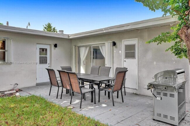 1573 NE 30th Ct in Pompano Beach, FL - Foto de edificio - Building Photo