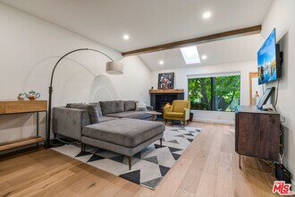 5011 Showboat Pl in Culver City, CA - Building Photo - Building Photo