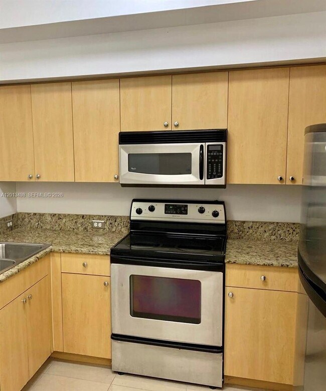 2841 NE 185th St in Aventura, FL - Building Photo - Building Photo