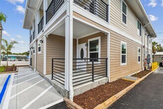 650 E Tarpon Ave, Unit A1 in Tarpon Springs, FL - Building Photo - Building Photo