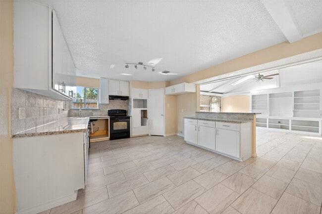 19218 Enchanted Oaks Dr