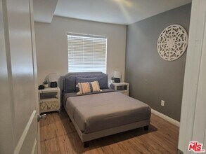 327 N Kenmore Ave in Los Angeles, CA - Building Photo - Building Photo