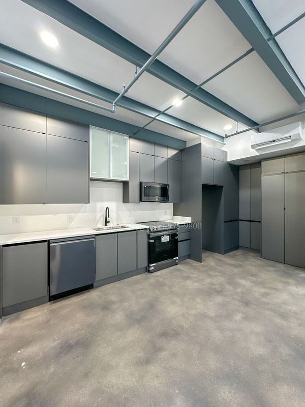 630 Montana St in San Antonio, TX - Foto de edificio - Building Photo
