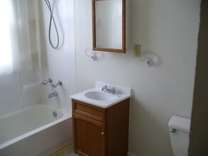 1617 12th Ave, Unit upper in Rockford, IL - Building Photo - Building Photo