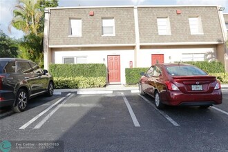 3336 Quail Close in Pompano Beach, FL - Building Photo - Building Photo