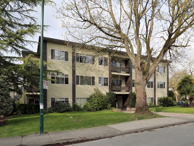 1309 W 14th Ave in Vancouver, BC - Building Photo - Primary Photo