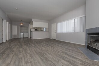 Lido Apartments - 11221 Richland Ave in Los Angeles, CA - Foto de edificio - Interior Photo