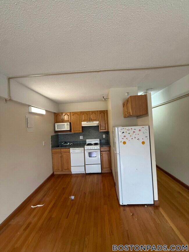 1110 Commonwealth Ave in Boston, MA - Foto de edificio - Building Photo