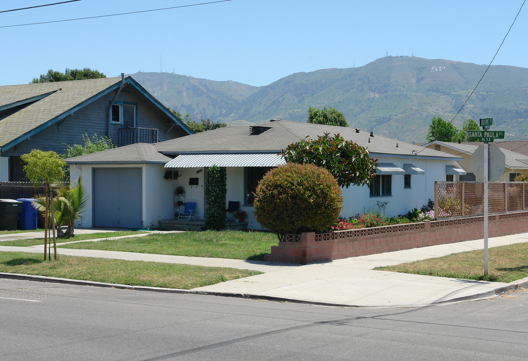 300 E Santa Paula St in Santa Paula, CA - Building Photo