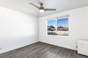 5005 August St in Los Angeles, CA - Building Photo