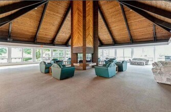 1375 Rebecca Dr in Hoffman Estates, IL - Building Photo - Building Photo