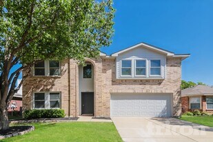 9101 Wagon Trail in Aubrey, TX - Building Photo