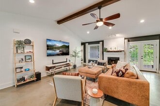 9012 Texas Oaks Dr in Austin, TX - Building Photo - Building Photo