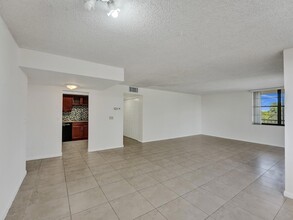 3900 N Hills Dr, Unit 404 in Hollywood, FL - Building Photo - Building Photo