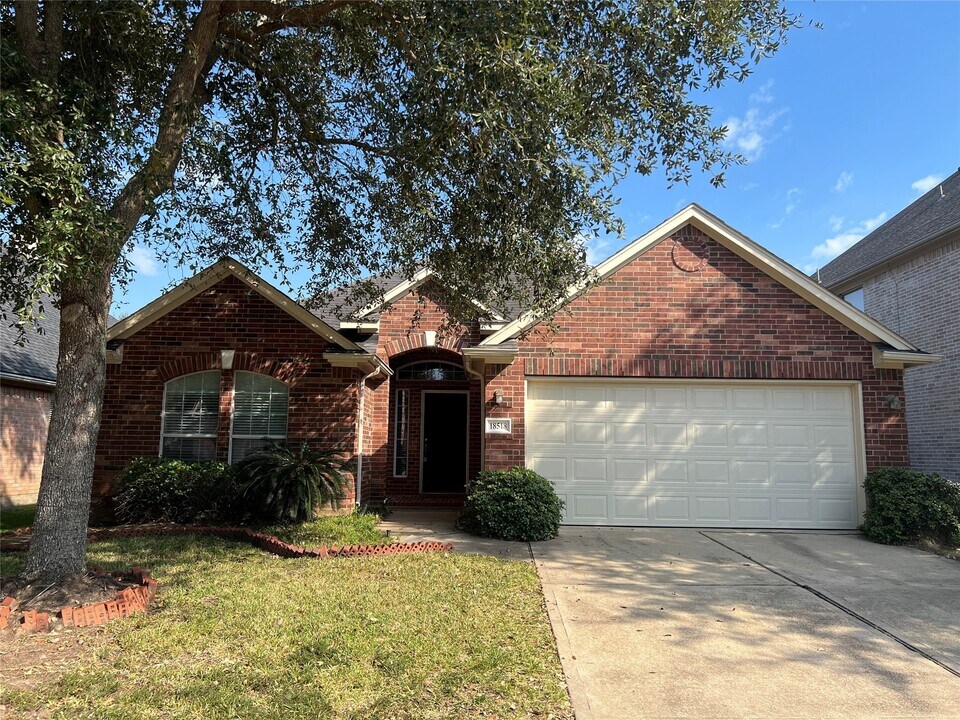 18518 Dural Dr in Houston, TX - Building Photo
