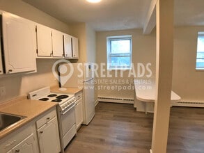 160 N Beacon St in Boston, MA - Foto de edificio - Building Photo